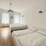 Erika Κάρλοβι Βάρι